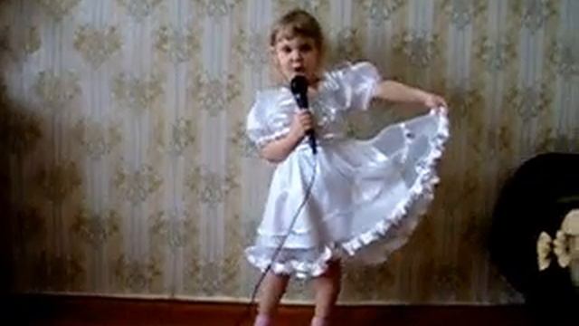 Прикольное видео! Не смотри, не смотри ты по сторонам! смотреть онлайн