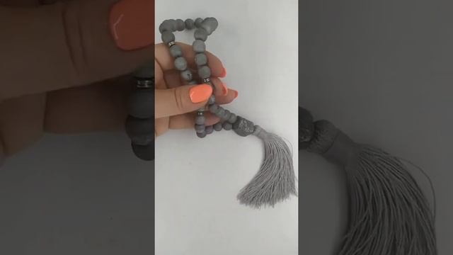 Четки Серый агат и пирит с кисточкой смотреть онлайн