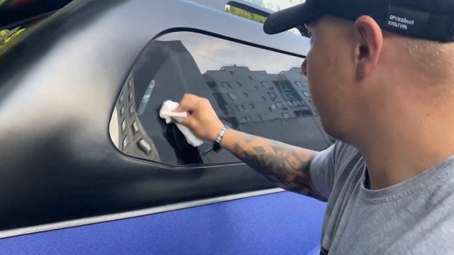 Как правильно клеить наклейку/стикер на машину. смотреть онлайн