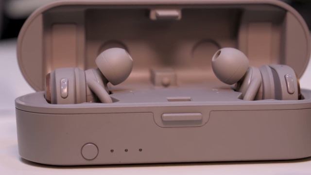 Audio Technica True Wireless In Ear Headphones - Hands On at IFA 2018 смотреть онлайн