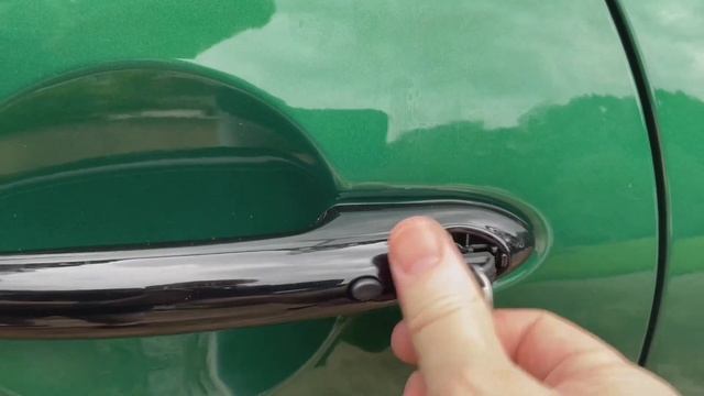 2022 Mini Cooper SE - In Focus: The Humble Key Fob смотреть онлайн