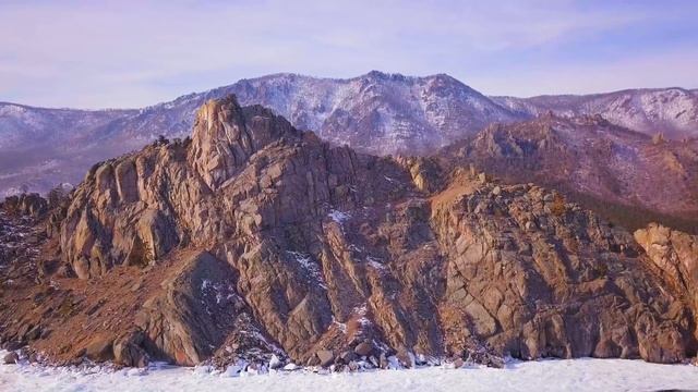 6 Бесплатное видео 4K с дрона. Free 4K video.Frozen lake Deep blue ice, cracked mountains. смотреть онлайн