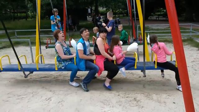 VLOG:Прокатились на крылатых качели ;))) смотреть онлайн