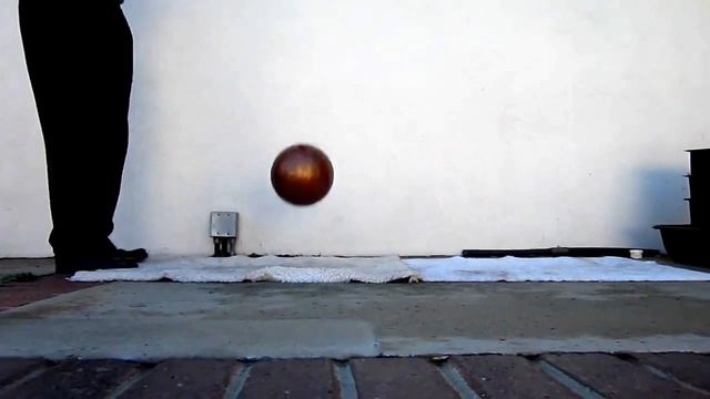 Bowling Ball Bounce Animation Reference.mov смотреть онлайн