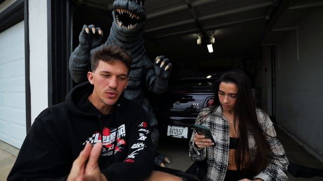Where's The R34 GTR, Having Kids, & CHRISTMAS!!! *I GOT A LIFESIZE GODZILLA!!* смотреть онлайн