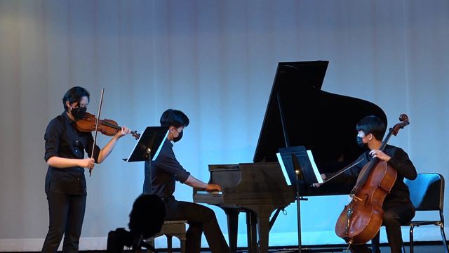 Whitney High School 2022 Talent Show : Merry-Go-Round of Life смотреть онлайн