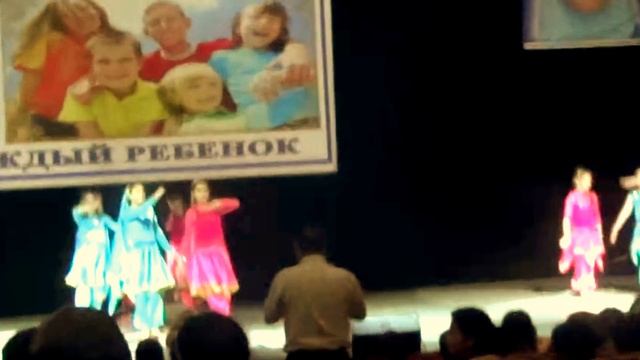 Ансамбль "Грация-Бест".Индийский танец в Махачкале в Доме Дружбы .Два танца в одном танце смотреть онлайн