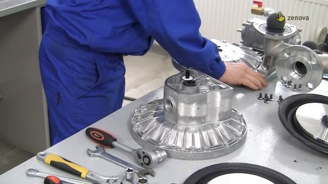 Разбираем мембранный насос Yamada NDP-50 из алюминия. Радуемся продуманности конструкции. смотреть онлайн