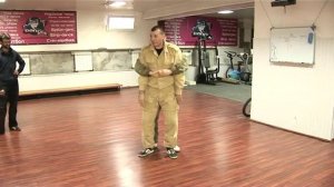 Что делать если вас схватили сзади