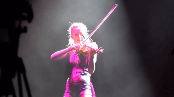 Lindsey Stirling plays “Toccata and Fugue” at Wisconsin State Fair 2023