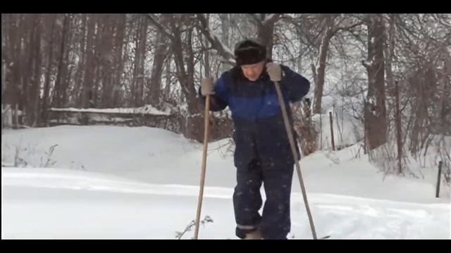 НА СНЕГОСТУПАХ - ЛЫЖАХ в 68 лет смотреть онлайн