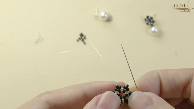 DIY Simple Stud Earrings || How to make Beaded Earrings || Super easy Tutorial смотреть онлайн