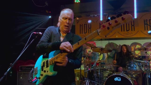 BILLY SHEEHAN & FRIENDS SUSPENSE IS KILLING ME смотреть онлайн
