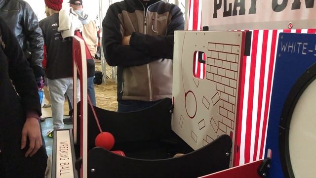Wrecking Ball Carnival Game смотреть онлайн