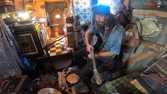 Sounds From The Van #2 - How to play Mama смотреть онлайн