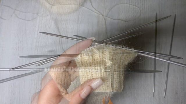 ВАРЕЖКИ СПИЦАМИ\\ПРОСТОЙ РЕЛЬЕФНЫЙ УЗОР