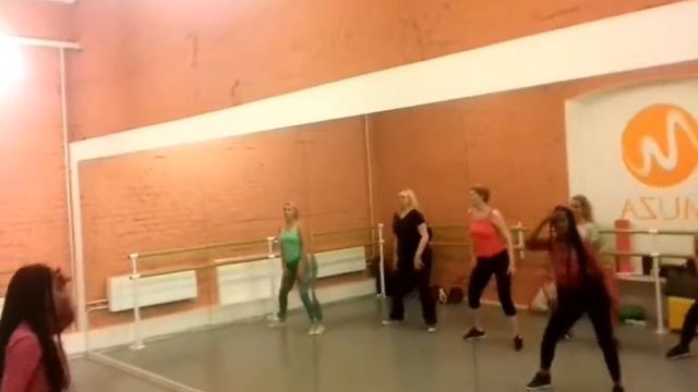 Реггетон с Юнайси. Кусочек урока смотреть онлайн