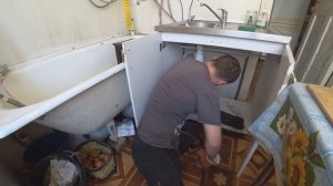 Как прочистить канализацию в квартире самому тросом