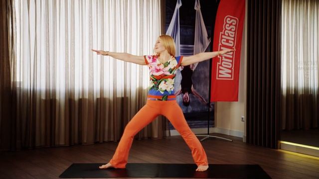 Йога для начинающих. Паривритта Паршваконасана. Поза повернутого бокового угла. смотреть онлайн