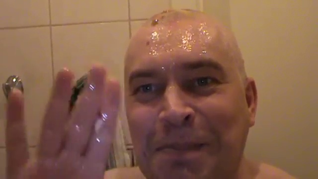 Что будет если яйцо разбить об голову — Неожиданный прикол