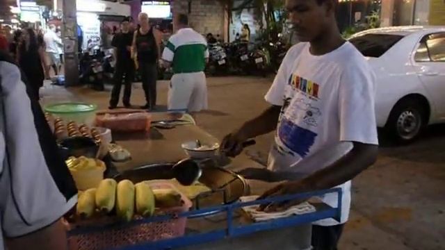 Как делают банановые блинчики в Паттайе, Тайланд, 2010 год смотреть онлайн