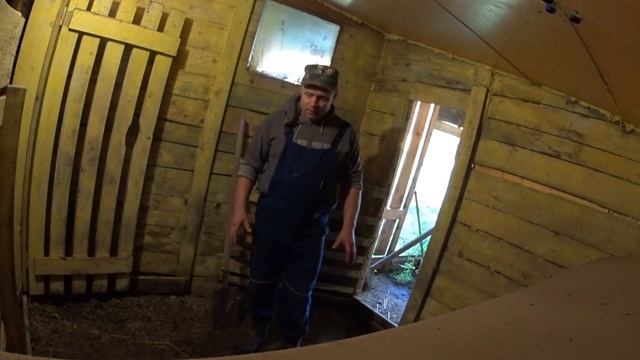 Готовим место для бактерий//Поливаем компостную кучу//Деревенские будни смотреть онлайн