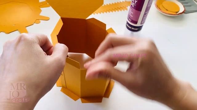 3D paper craft groovy big pencil treat box tutorial - Cricut & Silhouette Cameo - templates on Etsy смотреть онлайн
