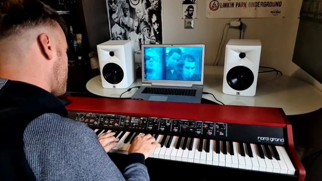 Linkin Park She Couldn't Piano смотреть онлайн