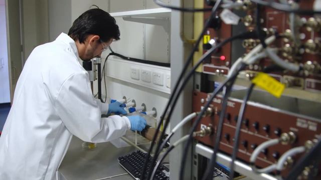Dr Matthew Hill, 2014 Malcolm McIntosh Prize for Physical Scientist of the Year смотреть онлайн