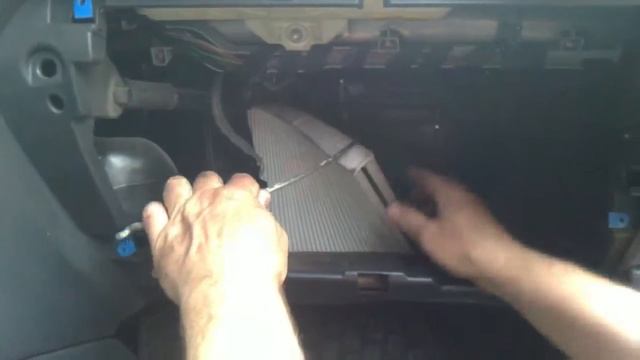 Замена фильтра салона Опель астра H смотреть онлайн