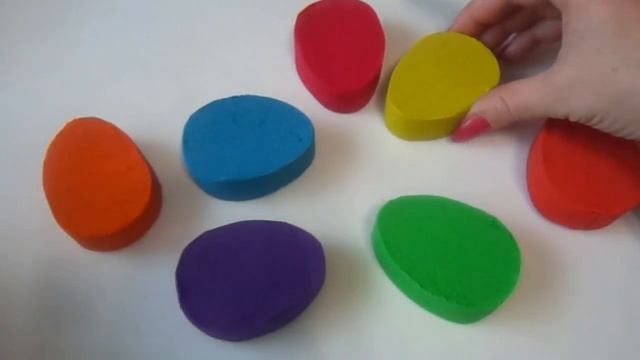 Учим цвета с Kinetic Sand Поделки из песка Разноцветные конфетки Видео для детей