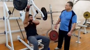 ?ЕСЛИ ПРИ ЖИМАХ ЛЕЖА ДИСКОМФОРТ В ПЛЕЧАХ?ЧТО ДЕЛАТЬ?