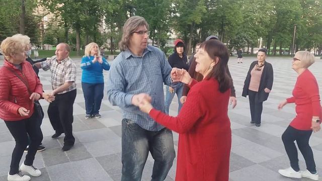 Харьков,танцы у фонтана,