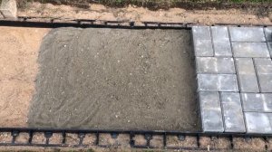 Дорожка с пластиковым бордюром