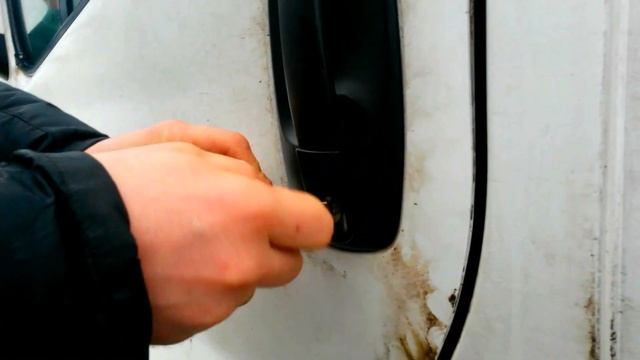 Открытие двери автомобиля Renault. смотреть онлайн