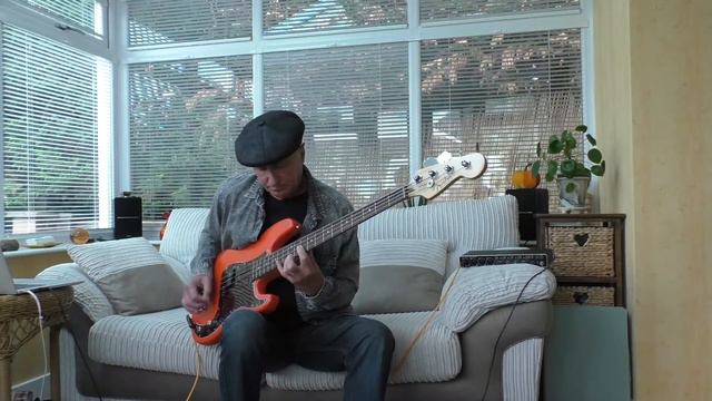 She Does It Right - Dr Feelgood (Bass Cover) смотреть онлайн