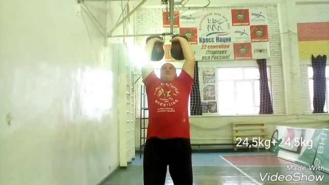 Дядя Ирлан выполняет жим гирь 24,5kg+24,5kg на трицепс 12 раз. Triceps workout. My uncle Irlan. смотреть онлайн