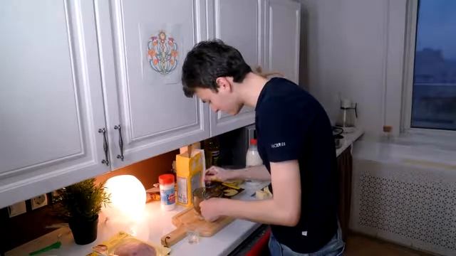 3 ЛУЧШИХ БЛЮДА В МИКРОВОЛНОВКЕ! смотреть онлайн