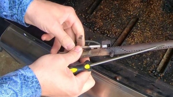 Char-Broil Gas Grill Repair / Easy DIY fix gas grill flame problem