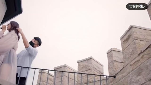 女明星穿的太暴露，引起潔癖總裁的極度不適，美女秘書1招讓他滿意！ смотреть онлайн