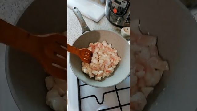 Сливочная паста с курицей, грибами и брокколи #Shorts смотреть онлайн
