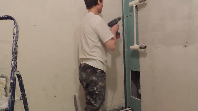 Как закрыть трубы в совмещенной ванной комнате. смотреть онлайн