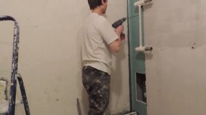 Как закрыть трубы в совмещенной ванной комнате.