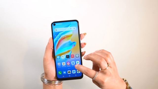 Tecno Camon 17 Review..Helio G85,90HZ,5000mah смотреть онлайн