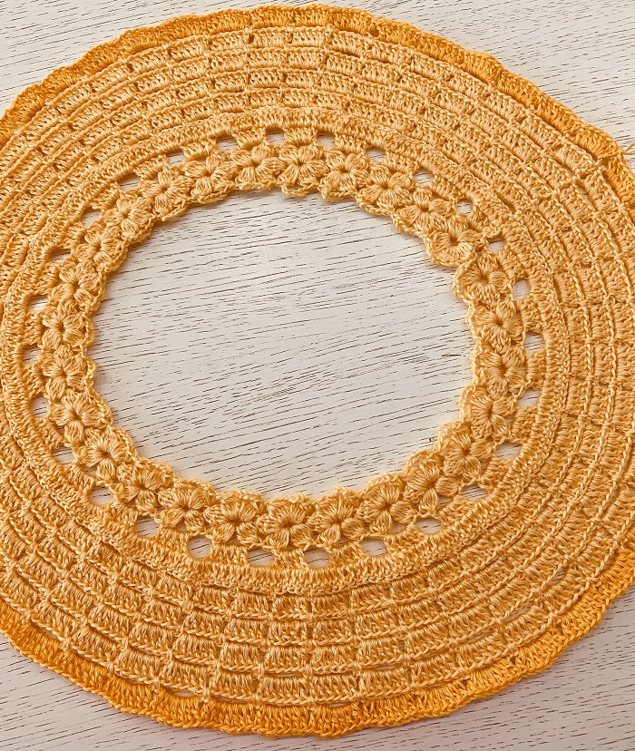 Круглая цветочкая кокетка , вязание крючком смотреть онлайн