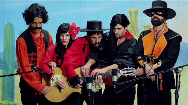 Feliz Navidad - Walk Off The Earth смотреть онлайн