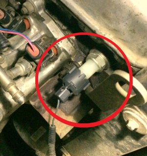 ГОРИТ ЛАМПА ДАВЛЕНИЯ МАСЛА НА ХОЛОСТЫХ ОБОРОТАХ. Как работает датчик давления масла?