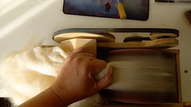Прочесывание и прядение очечьей шерсти смотреть онлайн