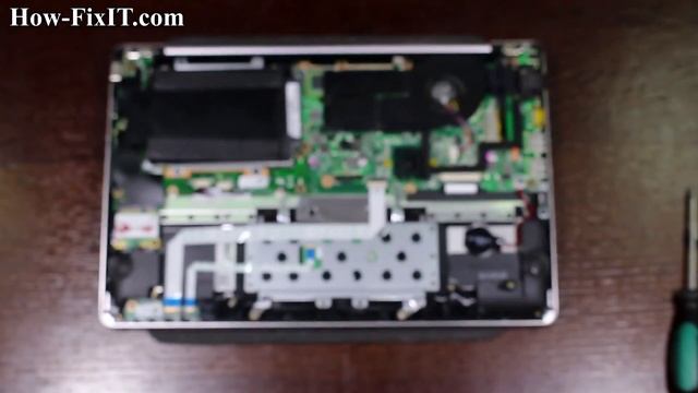 Asus X202E, X202 disassembly and battery replace, как разобрать и поменять батарею ноутбука смотреть онлайн