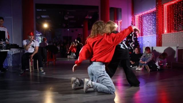 Саша Шевелёва vs Софа Галкина / card game battle pro new year 2023 смотреть онлайн